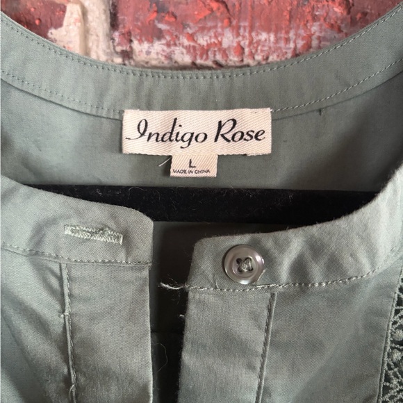 💫 Indigo Rose Sage Green Pleated Flutter Sleeve Button Front Boho Blouse Size L - Picture 2 of 3